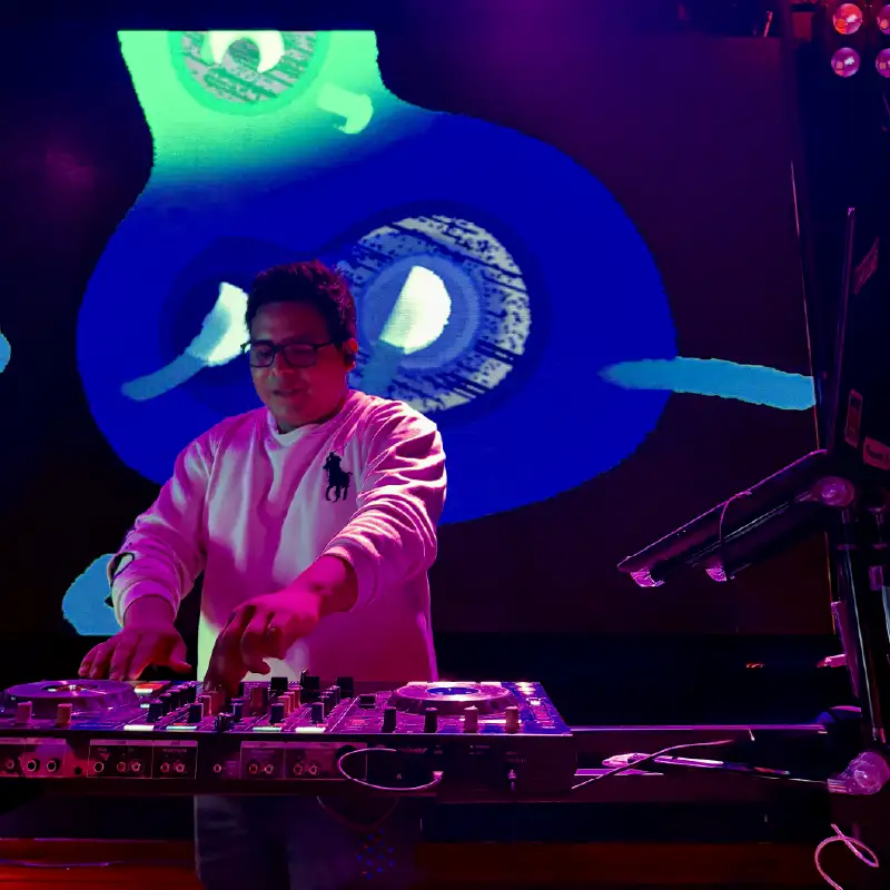 DJ